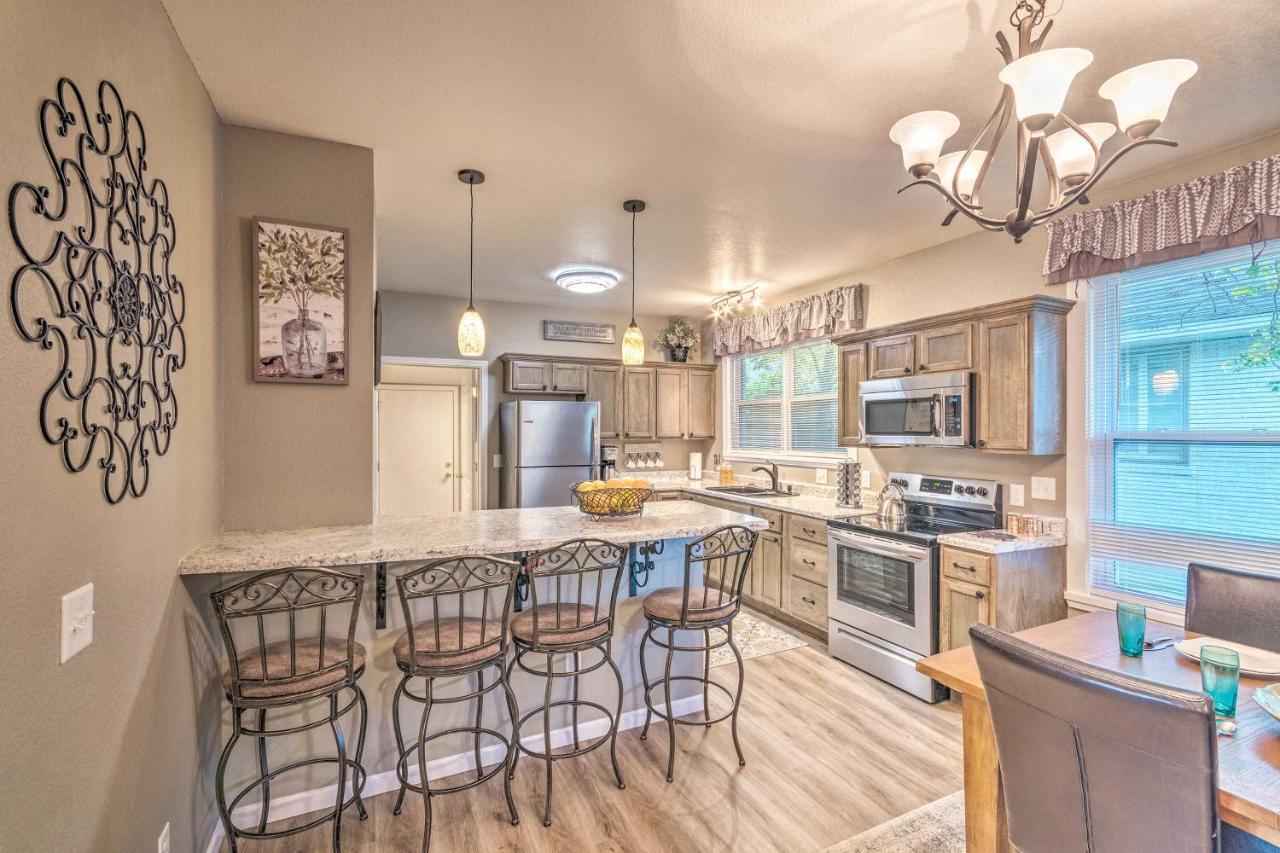 Remodeled Downtown Hot Springs Home With Porch Ngoại thất bức ảnh